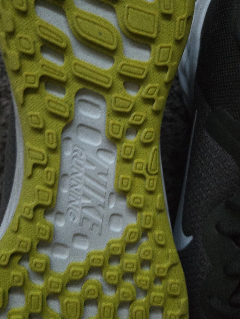 Nike Revolution 6 NN M3n Size 14 Green And White Running Shoe 1026 - Picture 5 of 8
